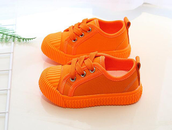 Candy-colored canvas children's shoes