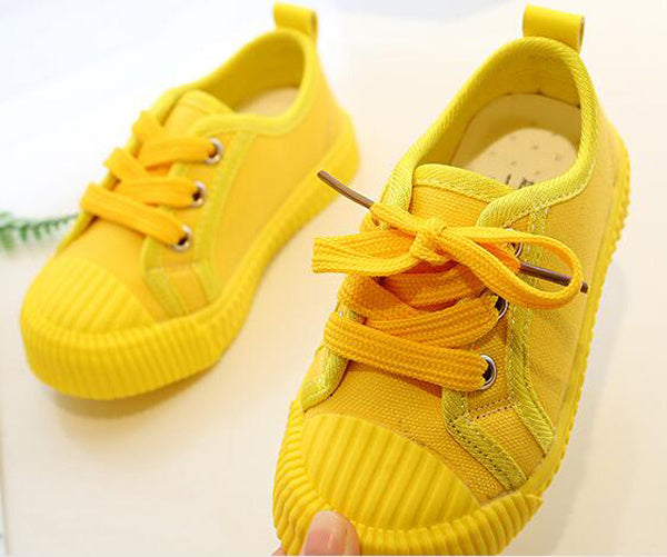 Candy-colored canvas children's shoes