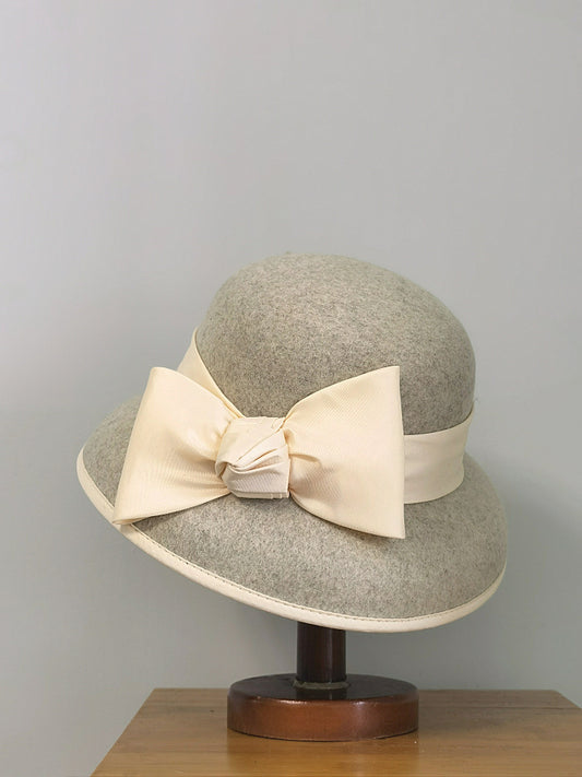 Woolen Women's Vintage Hepburn Satin Big Bow Decoration